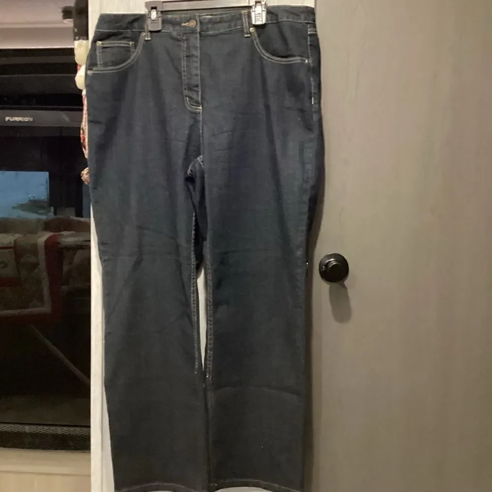 NWOT. Christopher & Banks Women’s Size 14 Short Black Stretch Denim Jeans